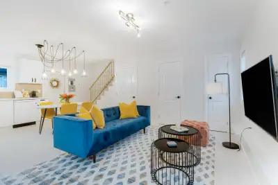 2 bedroom, 1.5 bathroom fully furnished laneway suite in Renfrew Heights available July 1. Own washe...