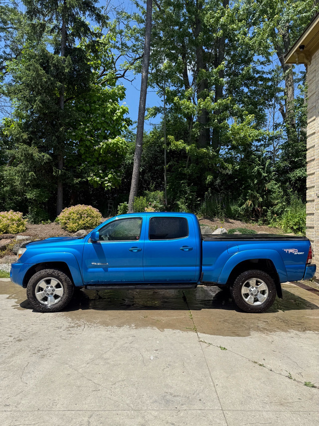 Toyota Tacoma 2010 in Cars & Trucks in Kitchener / Waterloo - Image 2