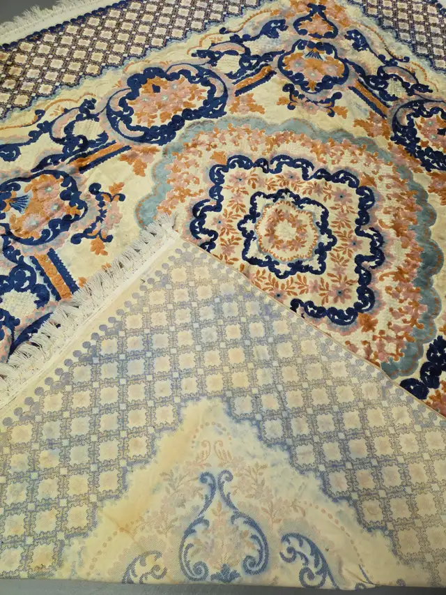 Persian style rug in Rugs, Carpets & Runners in Oshawa / Durham Region - Image 3