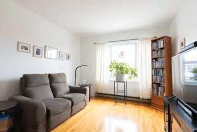 Grand 5 1/2 au 2e étage à louer