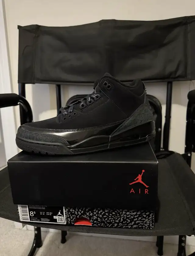 Jordan 3 Retro Black Cat  in Men's Shoes in City of Toronto - Image 2