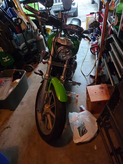 Selling a complete 1994 Harley-Davidson Sportster 1200cc as an as-is parts or project unit. Engine:...
