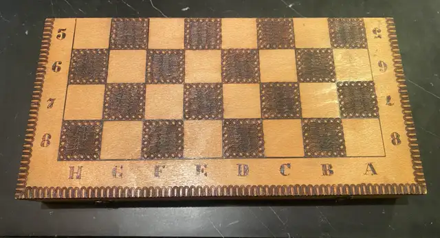 Vintage 1980 Bulgarian Wood-Burned Chess & Backgammon Set in Toys & Games in City of Toronto - Image 2