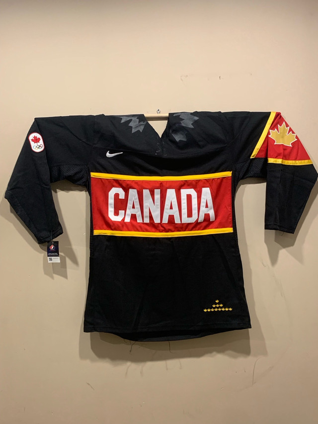 Matt Duchene team Canada jearsy size XXL in Hockey in Guelph