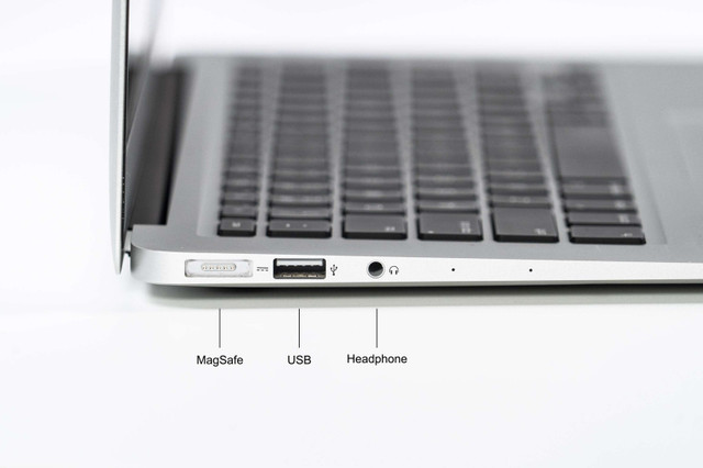 Apple MacBook Air 13-inch in Laptops in Grande Prairie - Image 3
