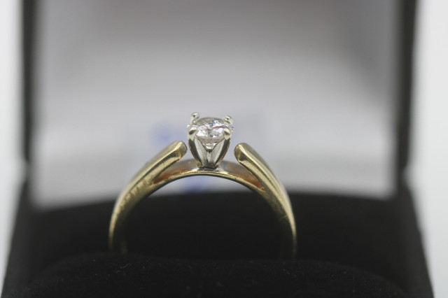 14KT Yellow and White Gold Solitaire Engagement Ring (# 4899) in Jewellery & Watches in City of Halifax - Image 4
