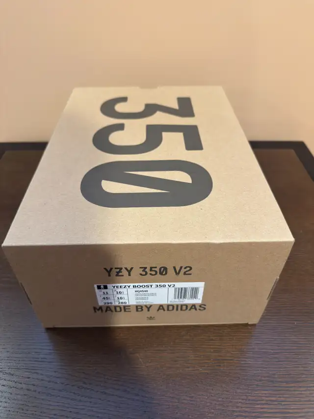 Adidas Yeezy Boost 350 V2 Onyx – Size 11 (Brand New) in Men's Shoes in Windsor Region - Image 6