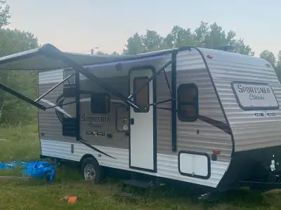 One owner, parked inside unused since COVID 2020. Only few hundred km on unit since new. Family outg...