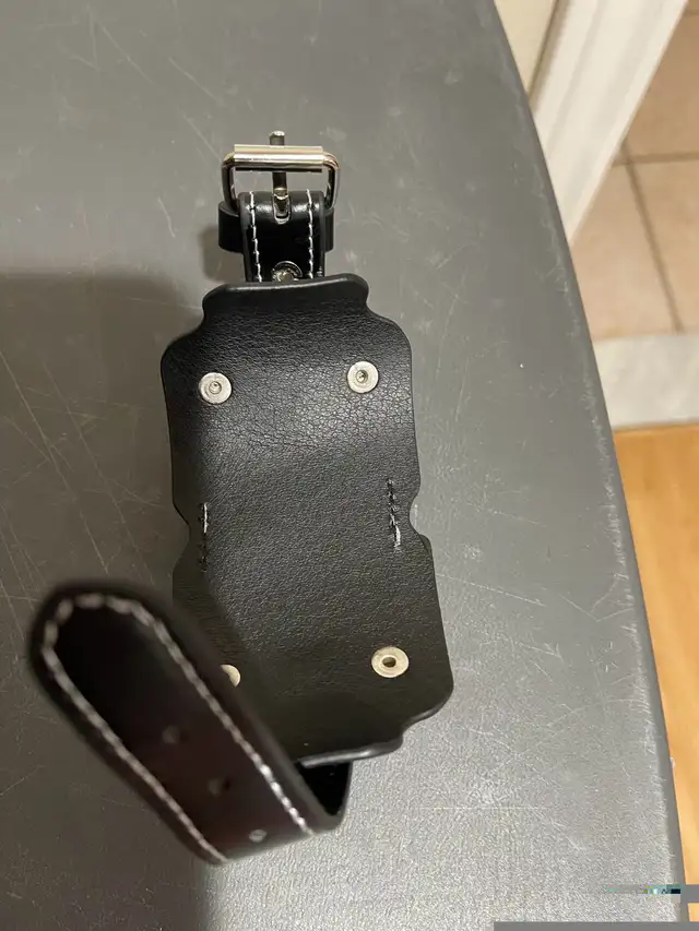 NEUVE - Montre-Bracelet en simili-cuir pour homme in Jewellery & Watches in City of Montréal - Image 3