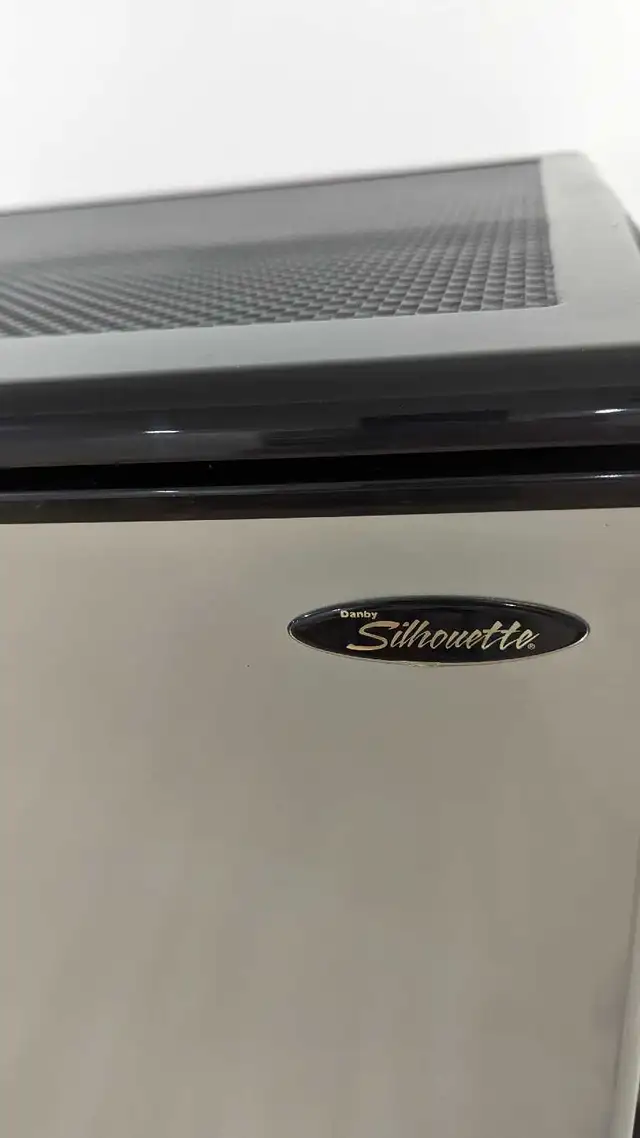 frigo congélateur , fridge freezer DANBY in Refrigerators in City of Montréal - Image 6