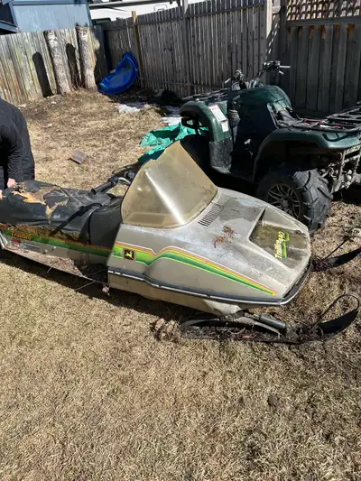 John Deere trailfire 440 fan cooled. Complete sled apart from missing headlight. Has been sitting a...