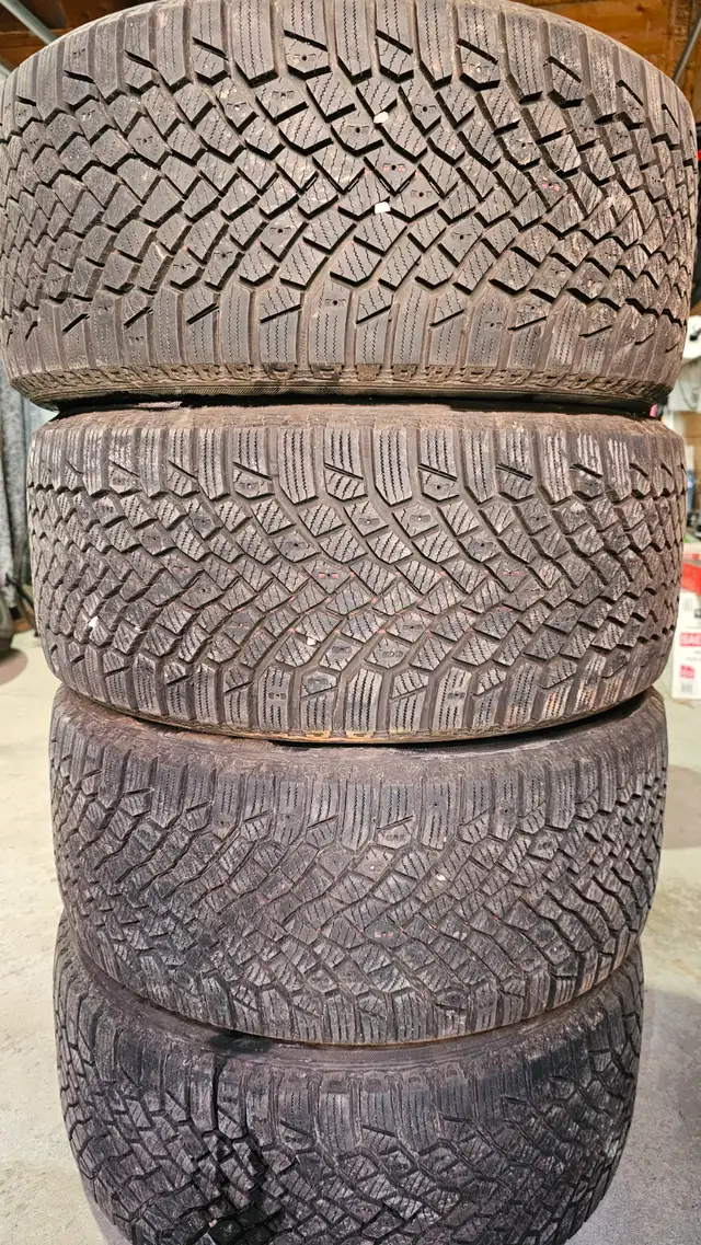 245/40/18 Continental winter tires 95% tread in Tires & Rims in Markham / York Region - Image 2