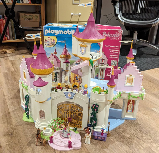 Playmobil Large Princess Castle + Extras in Toys & Games in City of Toronto