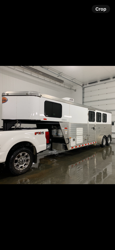 Amazing light weight all aluminum Sundowners 3H sante Fe living quarters. Are you looking for a nice...