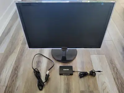 SVP lire en entier Moniteur à vendre Marque: Samsung Modèle: PX2370 Grandeur: 23" de diagonale Ratio...