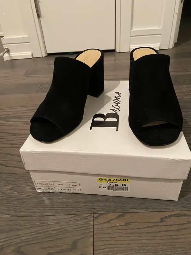 Women Sandal in Women's - Shoes in Markham / York Region - Image 2