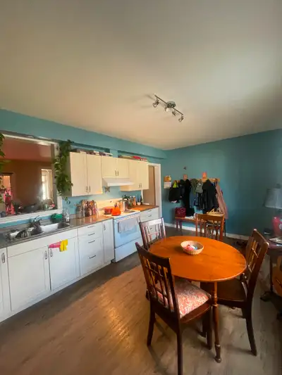 Furnished Bedroom - Ideal for Mature Student: Available Sept 1st