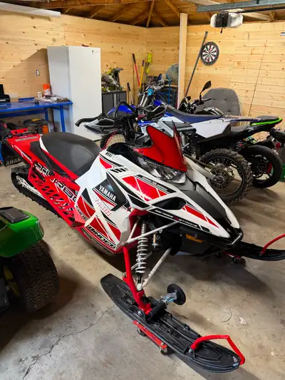 153x2.25” lug track, 3879 Km, sled has: turbo dynamics 275hp tune, underhood cold air intake, dalton...