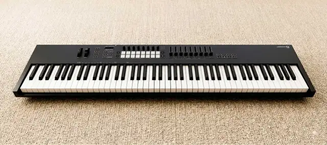 Novation Launchkey 88 MK3 + Padded Bag & Dust Cover Bundle in Pianos & Keyboards in City of Toronto - Image 2
