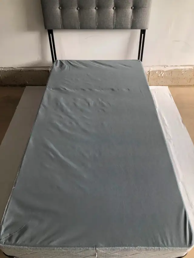 36" Twin Bed in Beds & Mattresses in Barrie - Image 5
