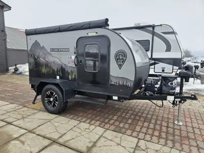 2025 Skinny Guy Armor 10LT Used June- October 2025 100W solar panel Outdoor kitchen Blackstone 17" g...