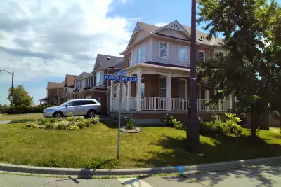 3 bedrooms + den/office Den can be used as a 4th bedroom Detached Energy Star home Premium corner fe...