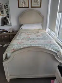 Trundle Twin bed - Mint Condition