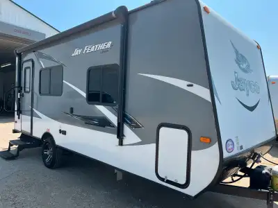 2016 Jayco Jayfeather 18RBM Travel trailer Nice 16Ft trailer in good condition & ready to camp! Grea...