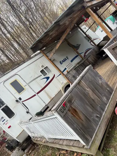 Nice camper has had roofed fixed bought new one pulling this one off site this week make offer