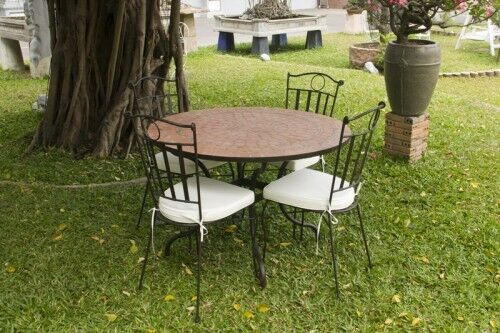 Table en céramique 110 cm et chaises,LIQUIDATION FINALE. dans Mobilier pour terrasse et jardin  à Trois-Rivières