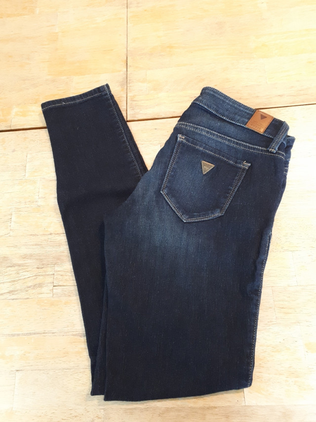 Guess jeans size 25 in Women's - Bottoms in Strathcona County