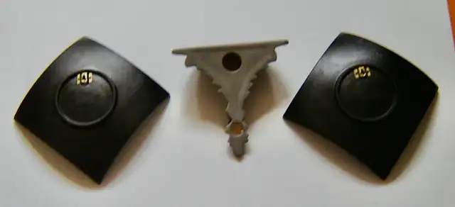 Vintage Attractive Decorative Wall Mirrors & Lovely Wall Sconce in Arts & Collectibles in City of Toronto - Image 6