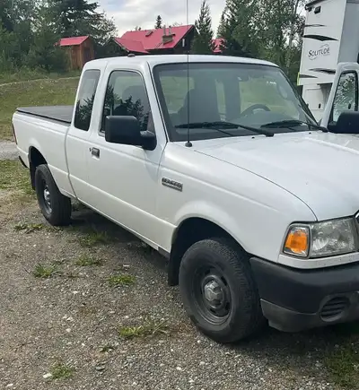 This 2008 Ford Ranger is a reliable and practical extended cab pickup truck, perfect for work or dai...