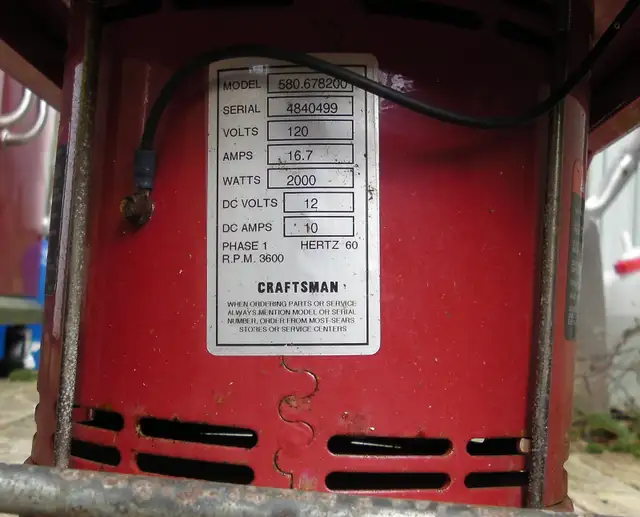 Craftsman 2KW 4 stroke gas generator - Briggs 5.5 Quantum Engine in Electrical in Charlottetown - Image 3