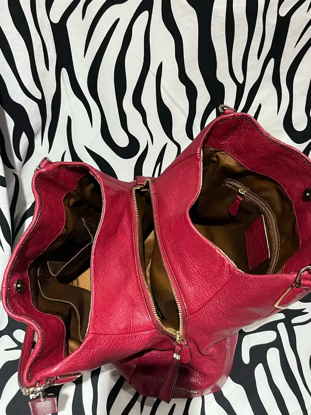 Authentic Vintage Coach Phoebe Red Leather shoulder Bag in Women's - Bags & Wallets in City of Toronto - Image 6