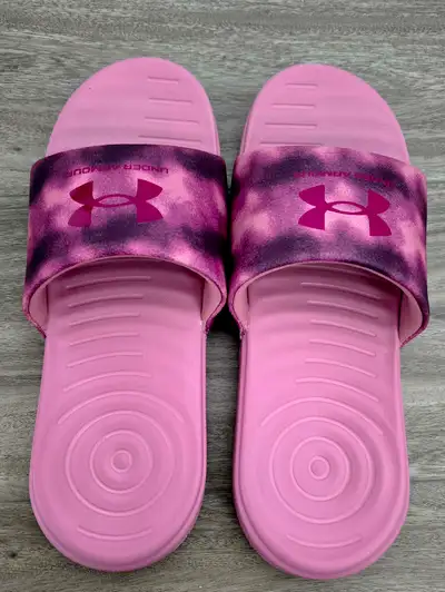 Under Armour Women’s Slippers – Size 9 (US), View more