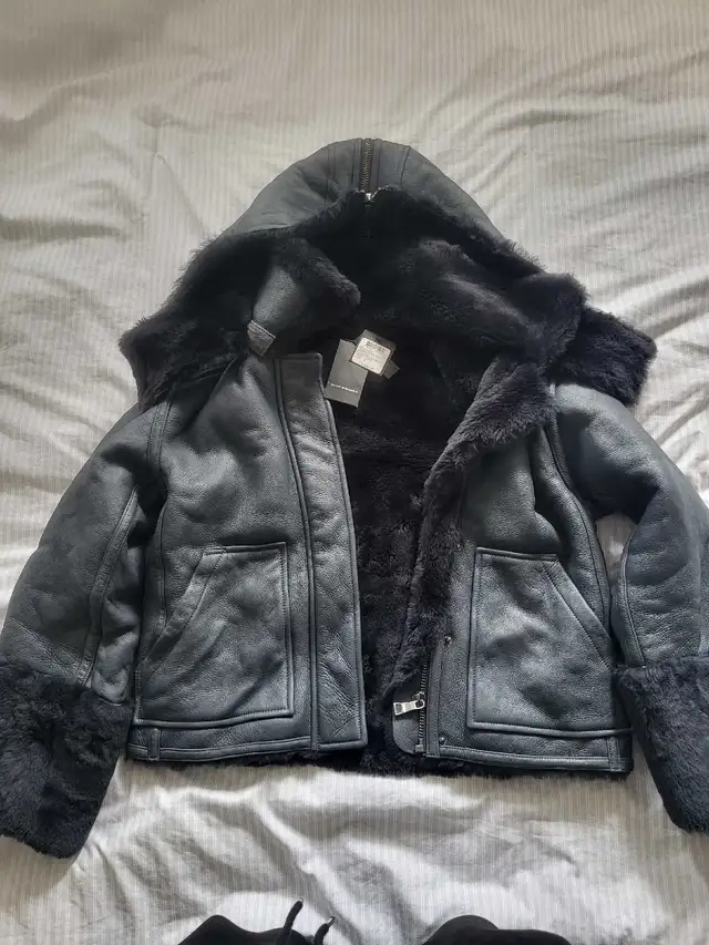 Club Monaco Shearling Jacket in Women's - Tops & Outerwear in City of Toronto - Image 3