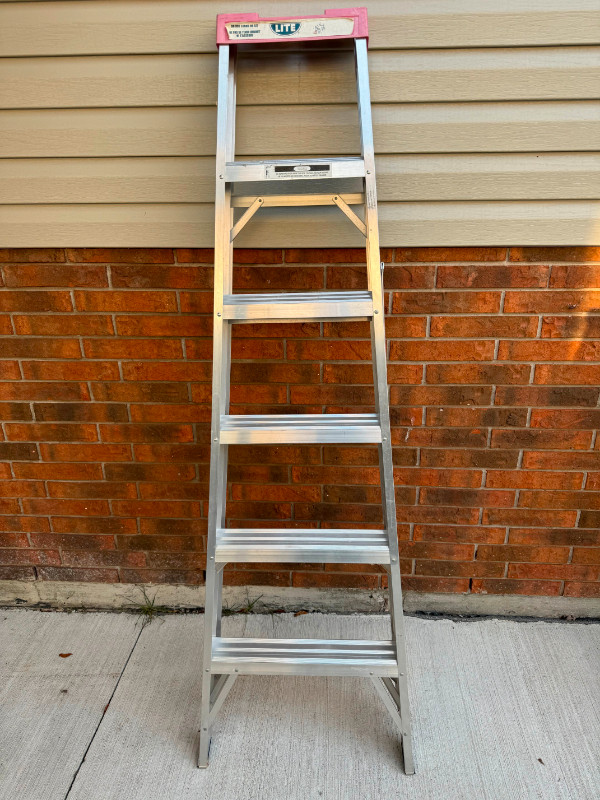 Lite 6 foot Aluminum Step Ladder Grade 2 in Ladders & Scaffolding in St. Catharines - Image 2