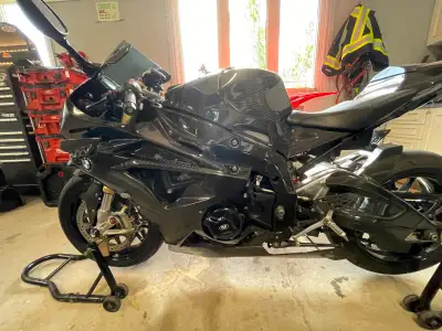 Selling my 2010 bmw s1000rr lots of upgrades. Bike has never been dropped. Fully carbon fiber kit fr...
