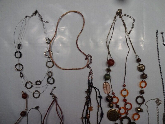 colliers lot de 9 + 1 bracelet dans Bijoux et montres  à Longueuil/Rive Sud - Image 3