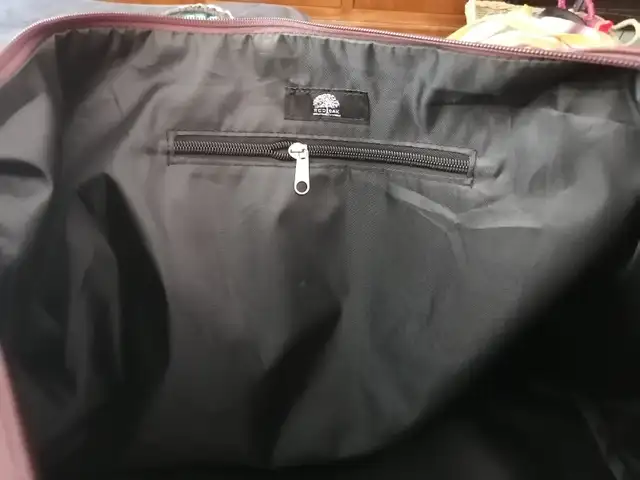 DUFFLE BAG in Women's - Bags & Wallets in Kitchener / Waterloo - Image 6