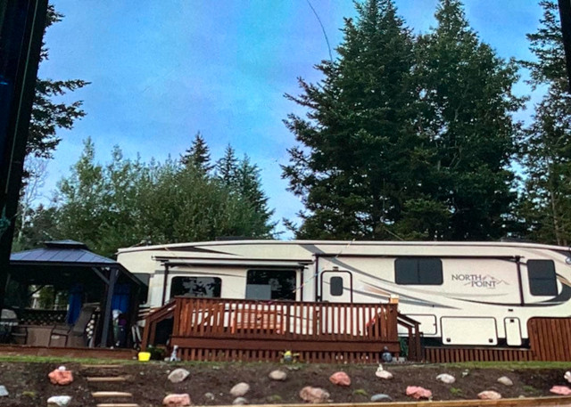 Must See Lake Front Property and 5th Wheel in Other in 100 Mile House - Image 3