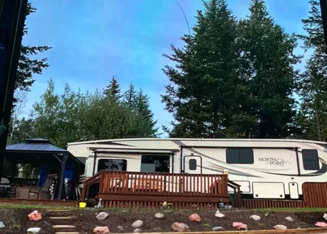 Must See Lake Front Property and 5th Wheel62863280751745122