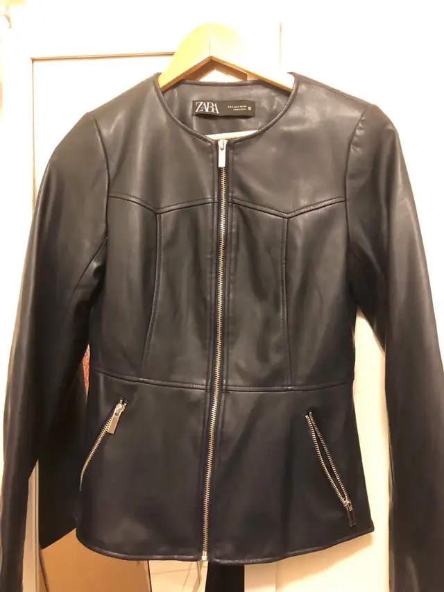 Leather jacket in Women's - Tops & Outerwear in Mississauga / Peel Region - Image 4