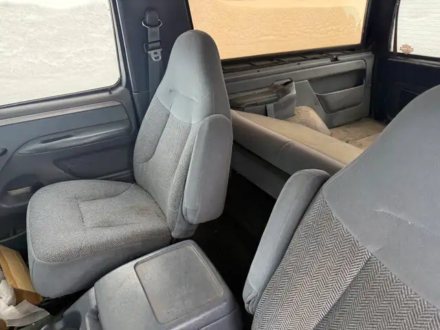 1992 ford bronco in Classic Cars in St. Catharines - Image 8