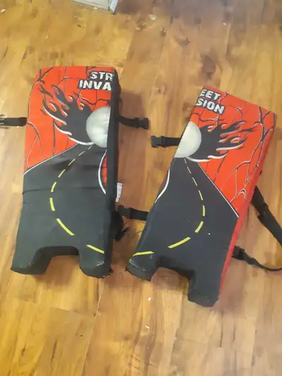 Goalie Pads (21"), View more