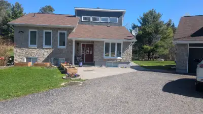 Country living in Corbeil On 12 min from North Bay This home features 2 bedrooms and 2 bathrooms on...