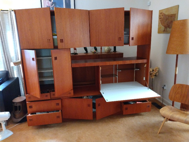 Mid-Century Modern Wall Unit. Teak in Hutches & Display Cabinets in City of Toronto - Image 3