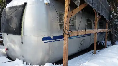 For sale is a very rare 1971 ALUMA COACH 26ft trailer. For this age in a good condition. Moving and...