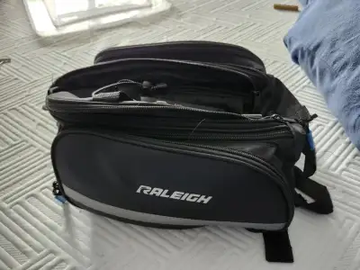 Sacoche de vélo extensible Raleigh avec sangle de transport, View more